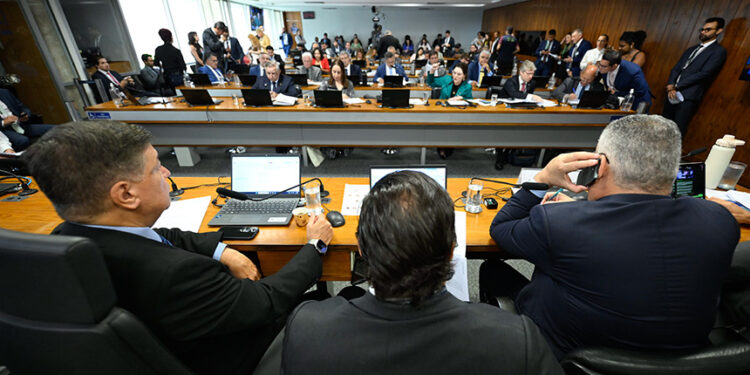 CPMI do INSS ouve ex-noiva de Vorcaro e presidente da Dataprev — Senado Notícias