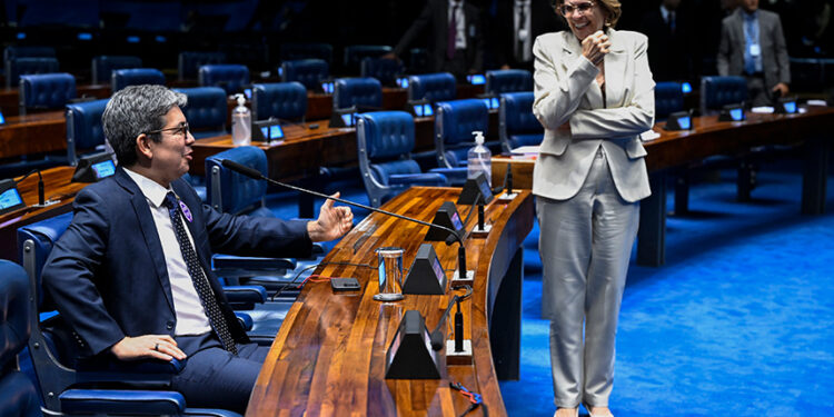 Aprovada adequação da LDO a nova licença-paternidade e apoio à reciclagem — Senado Notícias