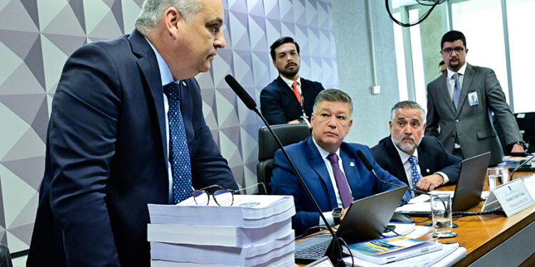 Com mais de 4 mil páginas, relatório da CPMI pode ser votado nesta sexta — Senado Notícias