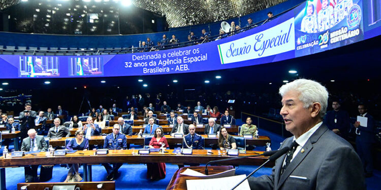 Senado celebra 32 anos da Agência Espacial Brasileira e 20 anos da Missão Centenário — Senado Notícias
