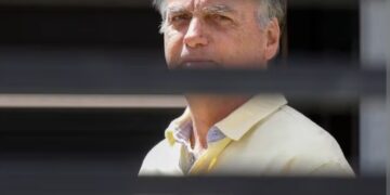 Opinião  – Cela de Bolsonaro vira escritório político