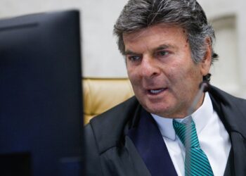 Fux vota pela prorrogação da CPMI do INSS; placar está 4 a 2