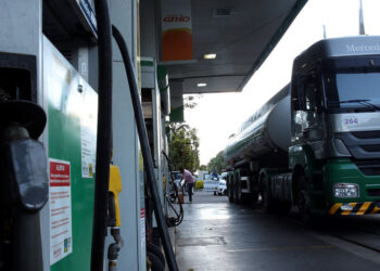 Governo edita MPs para baratear diesel e garantir piso do frete — Senado Notícias