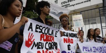 Alunos do Pedro II pedem aulas para enfrentar a violência de gênero