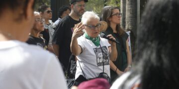 Mulheres estão perdendo o direito de ir e vir, diz Amelinha Teles