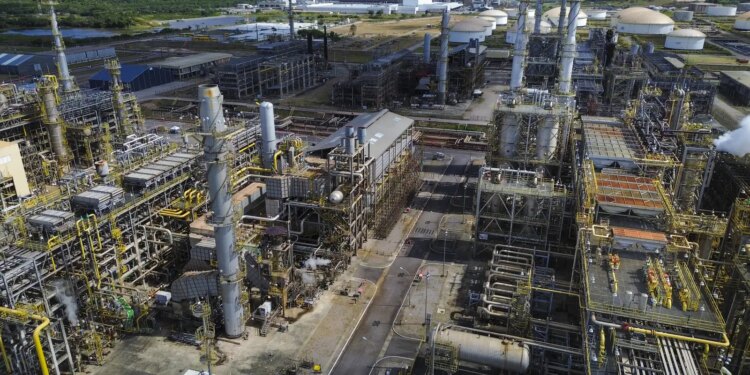 Petrobras reajusta preço do diesel em R$ 0,38 por litro