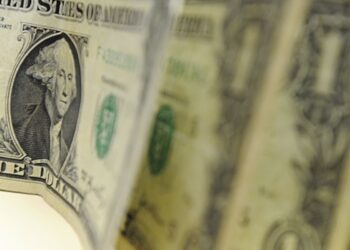 Dólar cai para R$ 5,24, e bolsa sobe 3,24% após fala de Trump