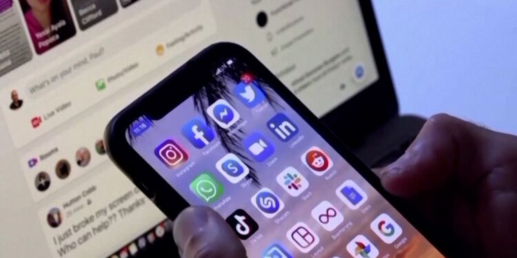 Ódio contra mulheres nas redes é tema do Caminhos da Reportagem