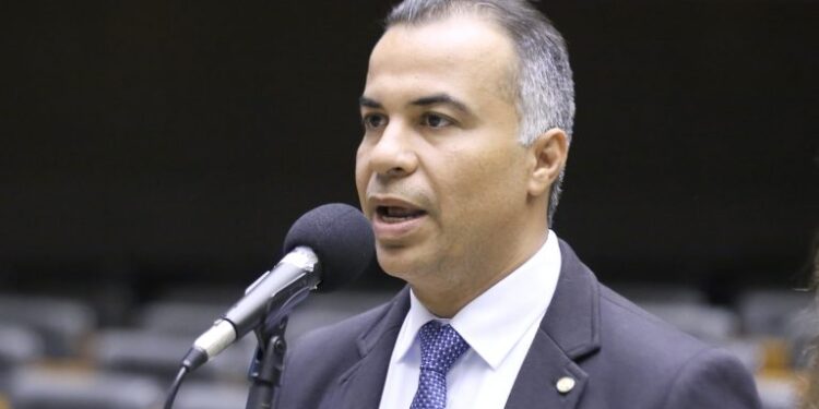 Projeto cria faixas exclusivas para cadeirantes em vias públicas de todo o país – Notícias