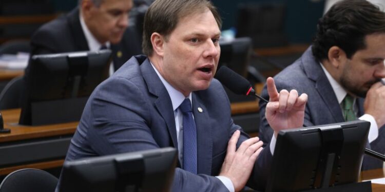 Comissão aprova projeto que prevê manutenção mensal de elevadores, esteiras e escadas rolantes – Notícias