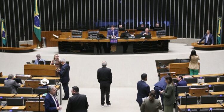 Deputados aprovam urgência para projetos de auxílio a atingidos por enchentes em MG – Notícias