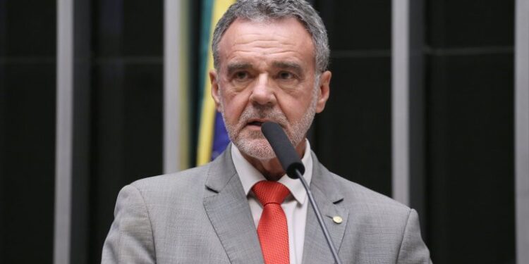 Projeto cria piso salarial de R$ 4 mil para motoristas de ônibus em cidades grandes – Notícias