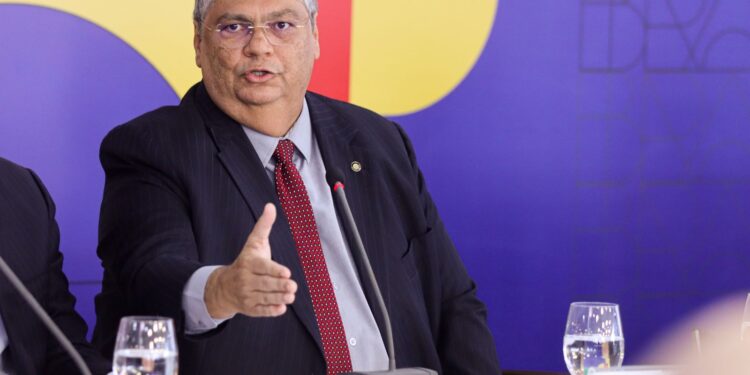 Moraes autoriza busca da PF contra acusado de perseguir Flávio Dino