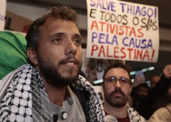 Ativista brasileiro é deportado da Argentina por ordem do governo Milei