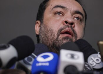 Ministro suspende julgamento que pode cassar governador do Rio