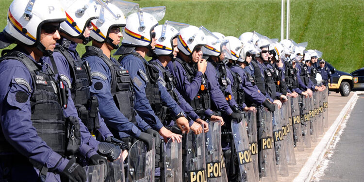 Senado analisa MP de reajuste salarial das forças de segurança do DF — Senado Notícias