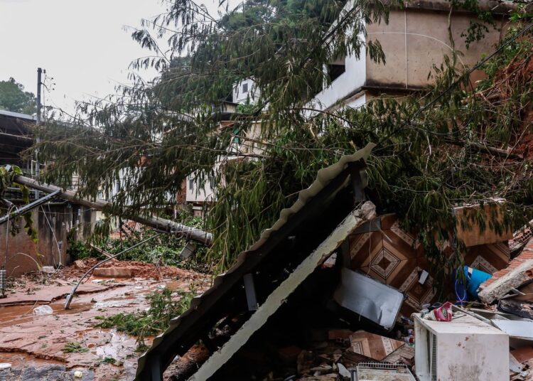 Lula assina MPs de apoio às vítimas das enchentes em Minas Gerais