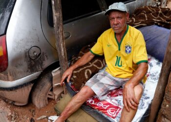 Morador de Juiz de Fora vive entre escombros de casa atingida por lama