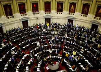 Justiça argentina barra trechos da reforma trabalhista de Milei