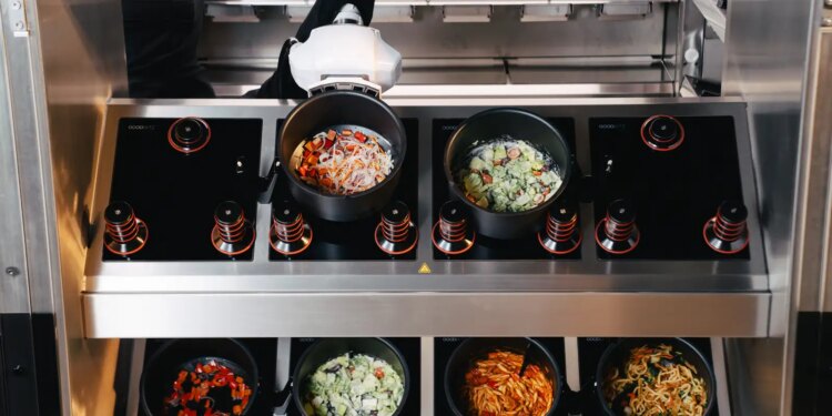 Robô cozinheiro com IA vence prêmio internacional de robótica