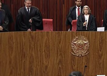 TSE retoma julgamento que pode deixar Castro inelegível