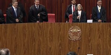 TSE retoma julgamento que pode deixar Castro inelegível