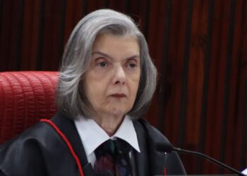 Cármen Lúcia critica falta de espaços de poder para mulheres