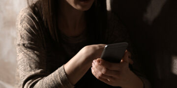 Violência digital contra mulher também é crime; veja como denunciar — Senado Notícias