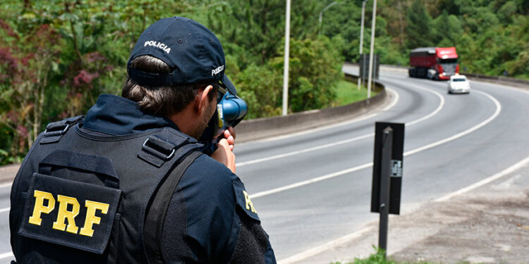 Projeto isenta comprador de veículo usado de pagar multas do antigo dono — Senado Notícias
