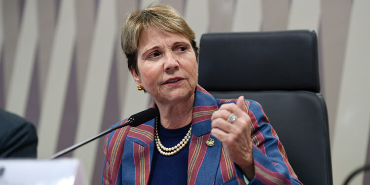 CI analisa projeto para limitar preço de combustíveis — Senado Notícias