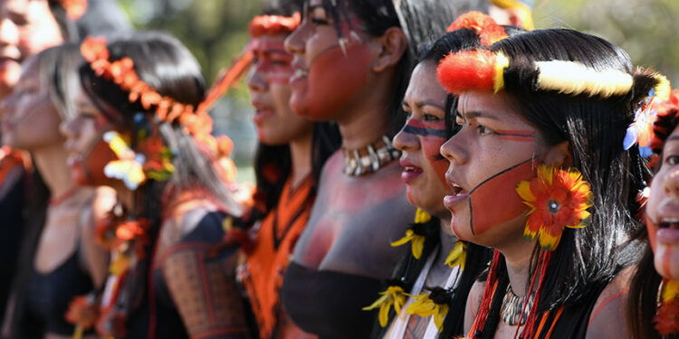 Criado o Dia Nacional de Proteção e Combate à Violência contra as Mulheres e Meninas Indígenas — Senado Notícias