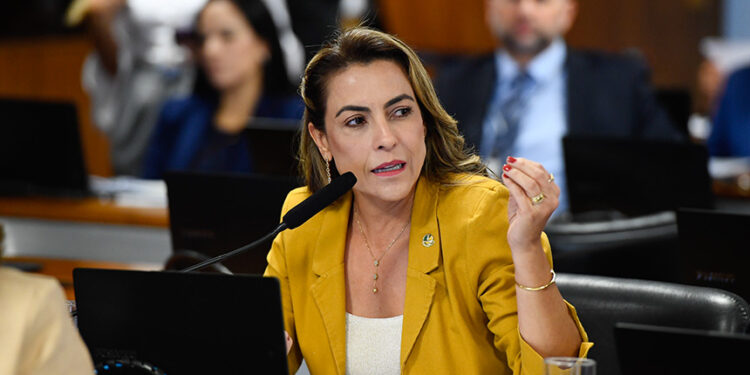 Vai à sanção mais rigor para preso que mantiver ameaças contra mulher — Senado Notícias