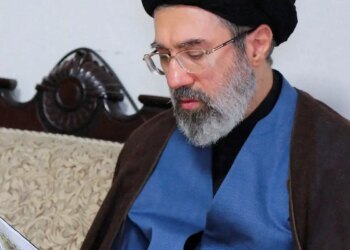 Khamenei reforça que Estreito de Ormuz terá novas regras para passagem