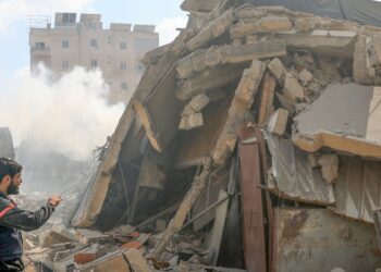 Israel mantém bombardeios no Líbano após cessar-fogo