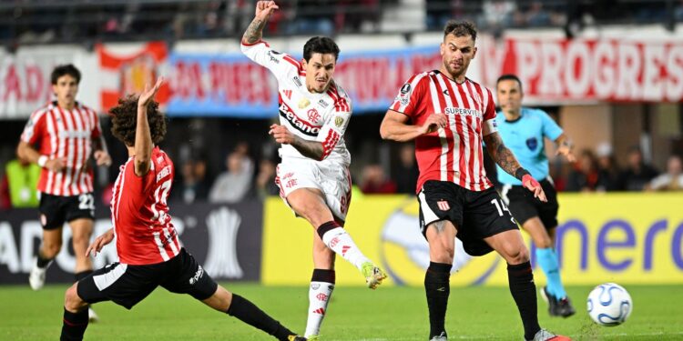 Libertadores: Flamengo segura empate com Estudiantes na Argentina