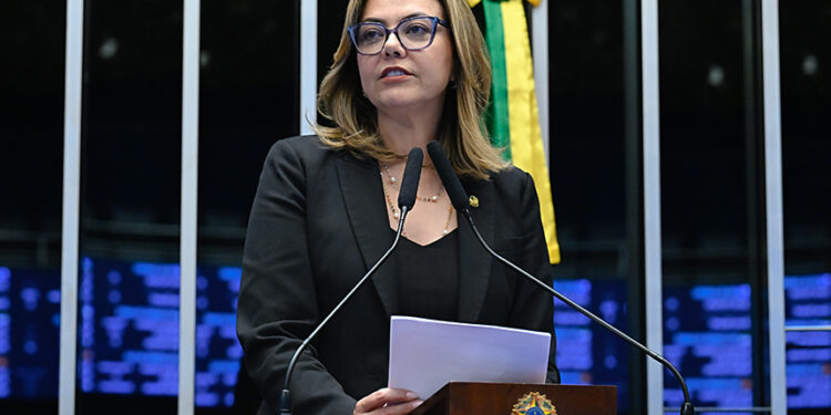 Leila celebra cinco anos da criminalização do stalking, mas pede avanços — Senado Notícias