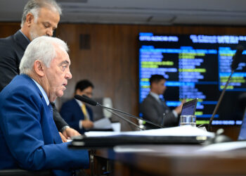 CCJ aprova atendimento 24h nas defensorias públicas — Senado Notícias