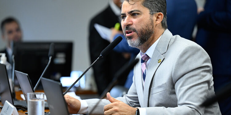 Vai à CCJ aumento de penas para crimes contra transportes aéreo e marítimo — Senado Notícias