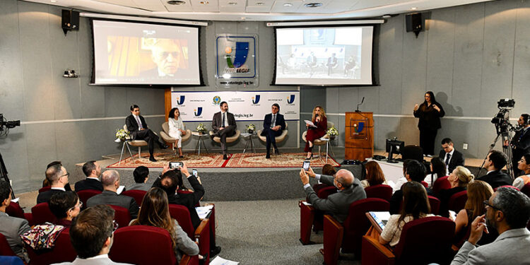 debate celebra Secretaria-Geral da Mesa — Senado Notícias