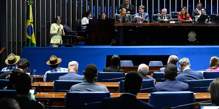 Sessão dos 66 anos de Brasília tem memórias e cobranças pelo BRB-Master — Senado Notícias