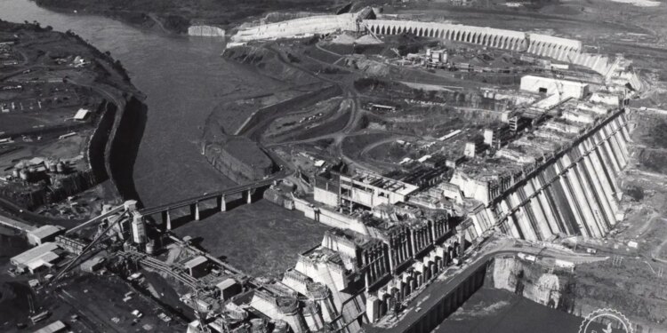 Como a ditadura militar criou um império do ensino privado