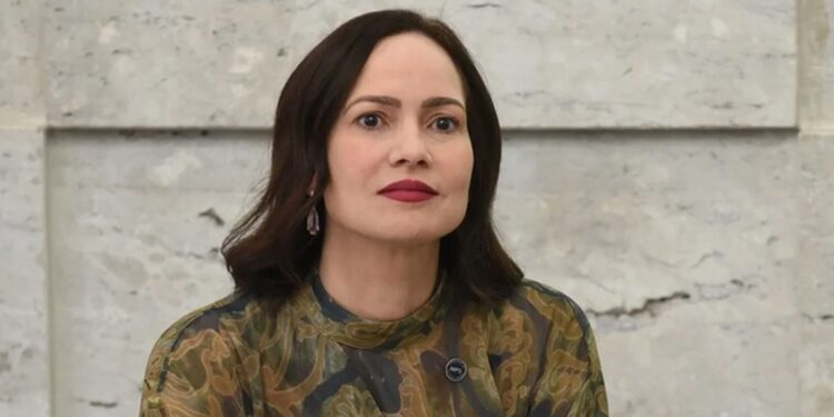 Servidora Ana Cristina Viana assume comando do INSS