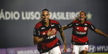 Flamengo derrota Vitória e fica perto de líderes no BR Feminino