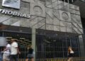Petrobras destitui diretor de área que vendeu gás com 100% de ágio