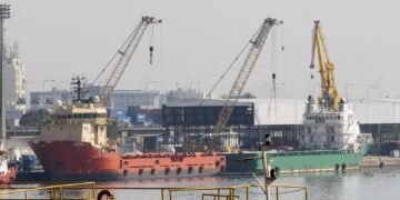 Balança comercial tem superávit mais baixo para março desde 2020