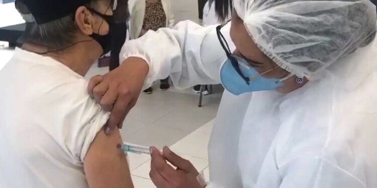 Saúde envia 2,2 milhões de doses da vacina de covid-19 aos estados