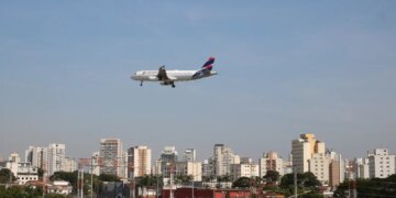 Cade investiga possível alinhamento de preços entre Latam e Gol