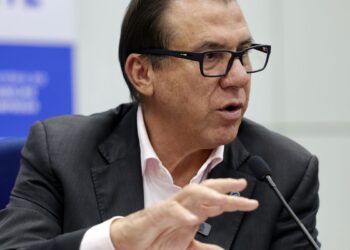 PECs da escala 6×1 não competem com proposta do governo, diz Marinho