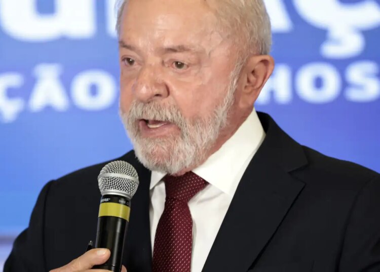 Lula quer incluir inadimplentes do FIES em pacote contra endividamento