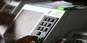 Onze governadores renunciam para disputar eleições de outubro